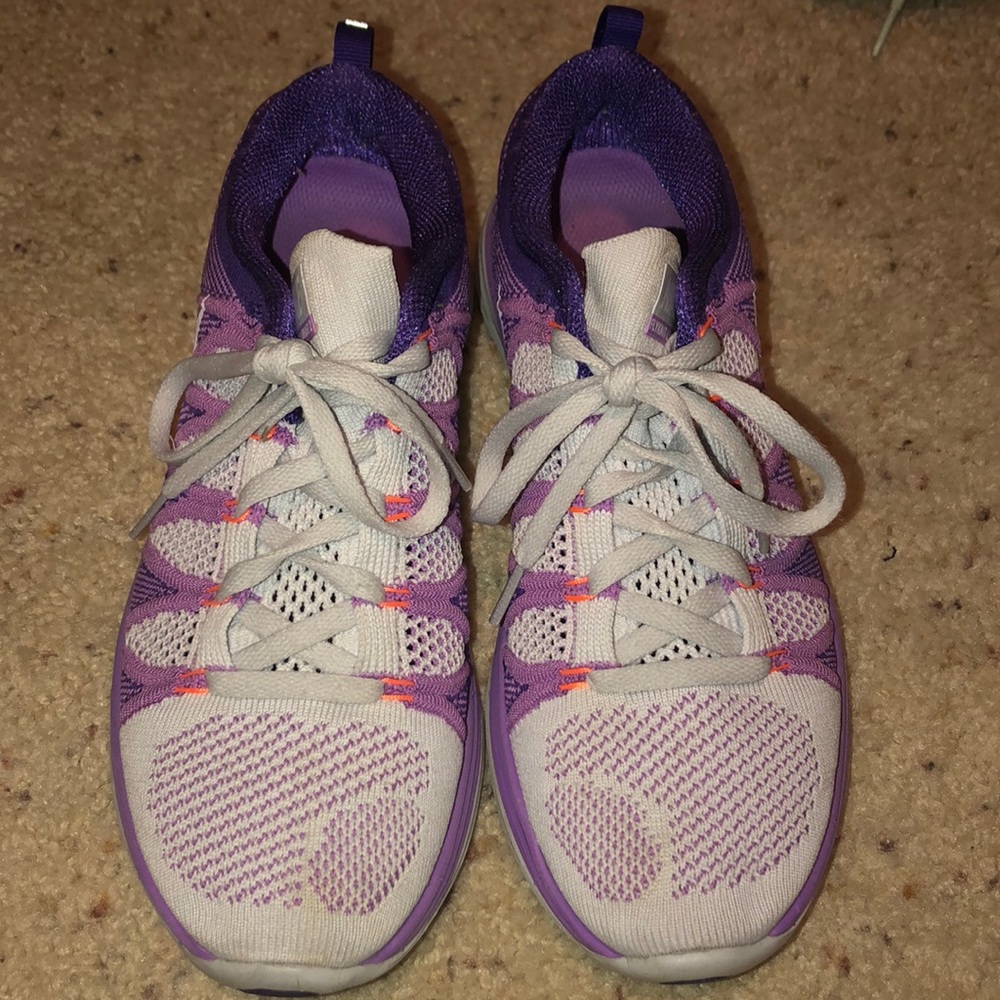 Nike women’s flyknit lunar 2